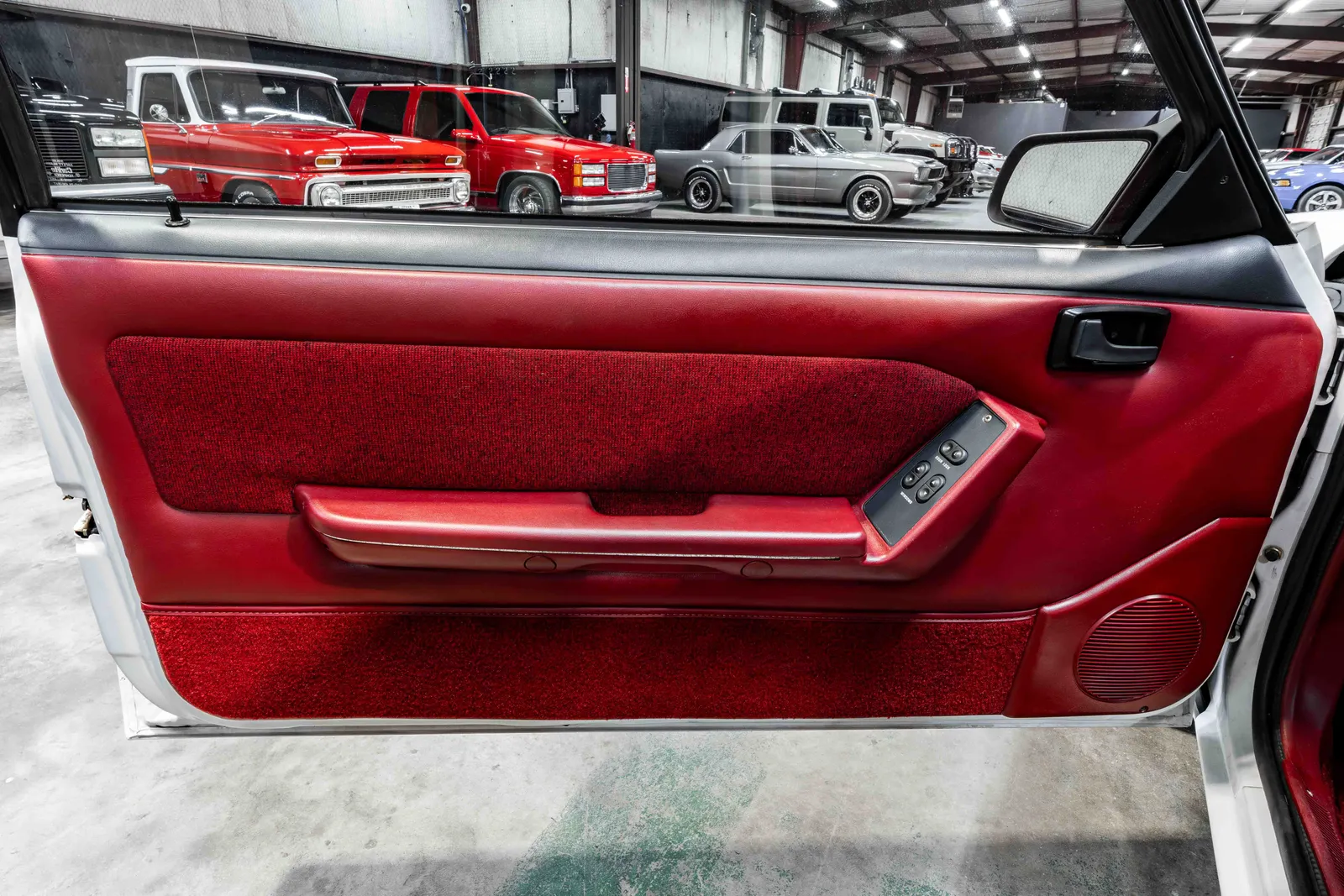 1989-Ford-Mustang-25th Anniversary-White-235432-43.jpg